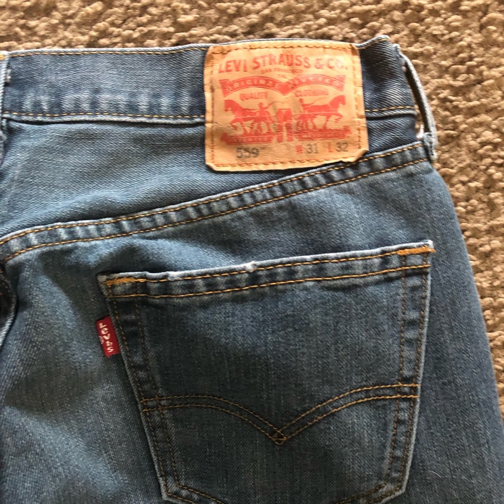 Gently used Levi Relaxed 559 Jeans - Picture 3 of 4
